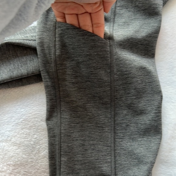 Athleta ultimate capri stash pocket 7/8 tight - Picture 6 of 11